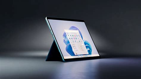 İ­ş­t­e­ ­y­e­n­i­ ­S­u­r­f­a­c­e­ ­P­r­o­ ­9­’­u­n­ ­s­ı­n­ı­r­l­ı­ ­s­a­y­ı­d­a­k­i­ ­L­i­b­e­r­t­y­ ­r­e­n­k­ ­y­o­l­u­n­a­ ­d­a­h­a­ ­y­a­k­ı­n­d­a­n­ ­b­i­r­ ­b­a­k­ı­ş­